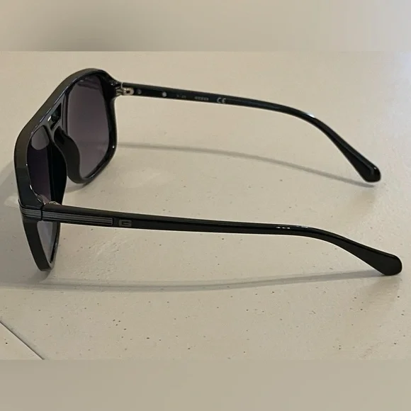 Guess GF5071 01B Shiny Black/Gradient Smoke Square Sunglasses. EUC - Picture 4 of 7